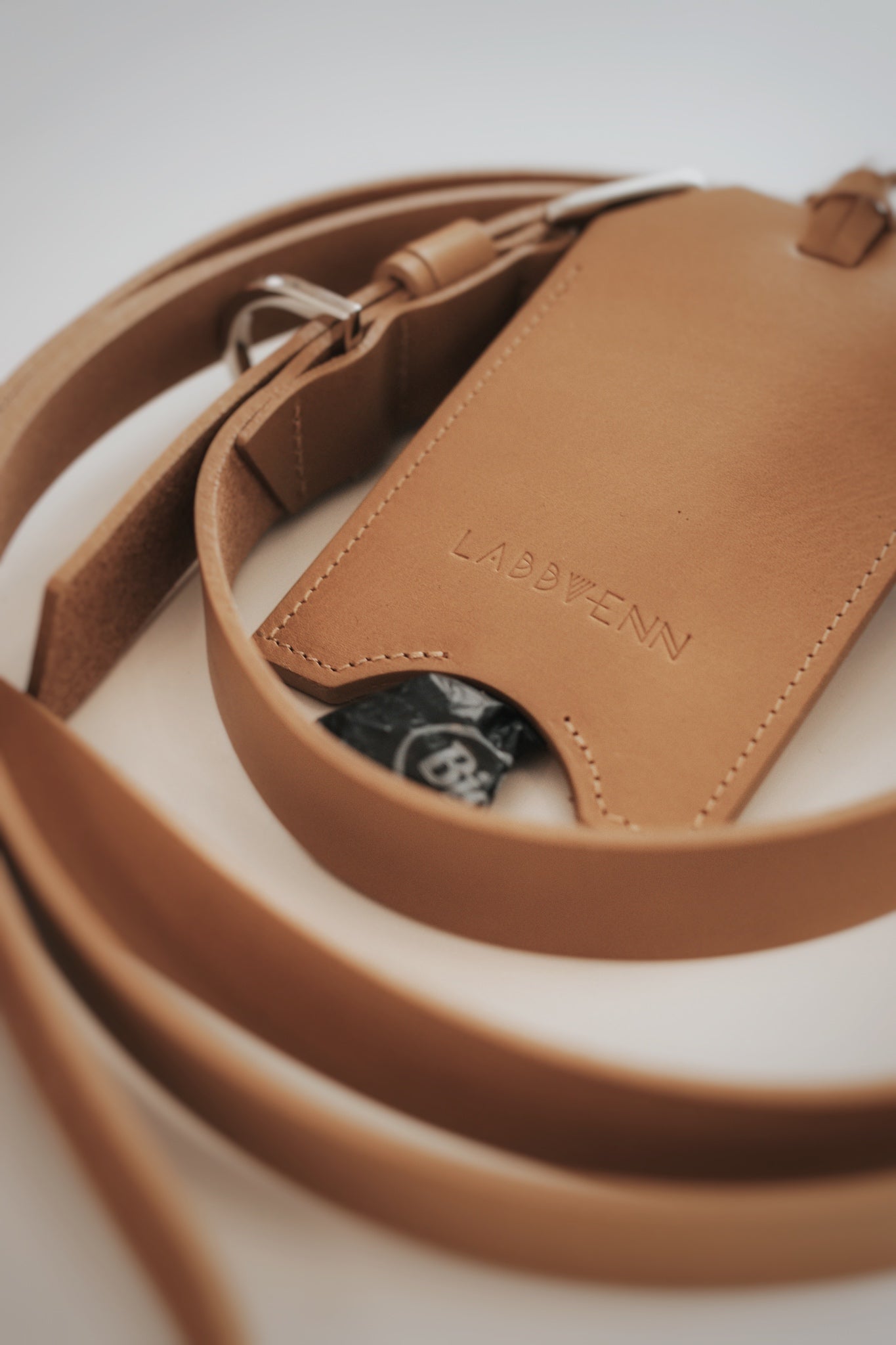 Accessoire de promenade pour chien avec cuir écoresponsable