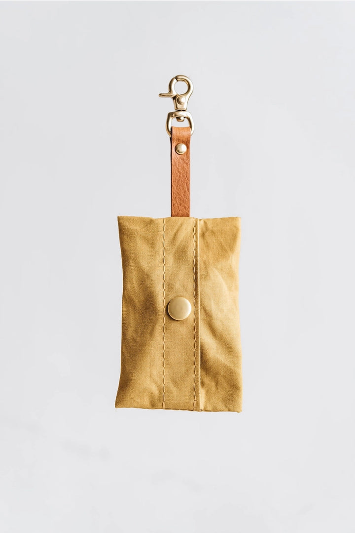 Support NOI présenté avec un rouleau de sacs biodégradables prêt à l’emploi