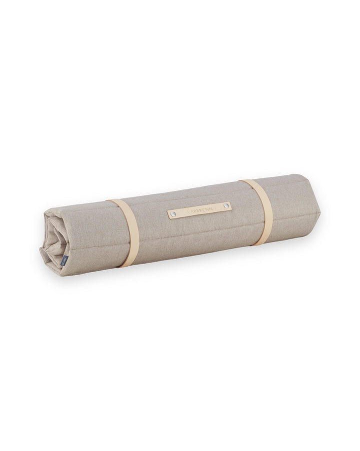 Tapis de voyage pour chien écoresponsable et isolant thermique