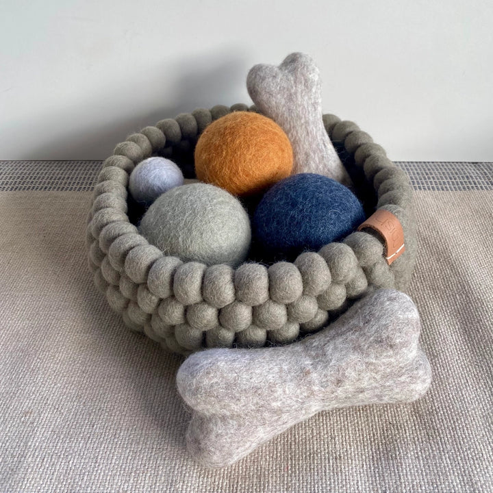 Vue rapprochée du jouet Felt Fish, idéal pour les instincts de chasse des chats